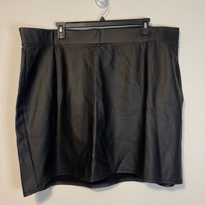 Torrid‎ Mini Studio Luxe Ponte High Waisted Skirt Size 4